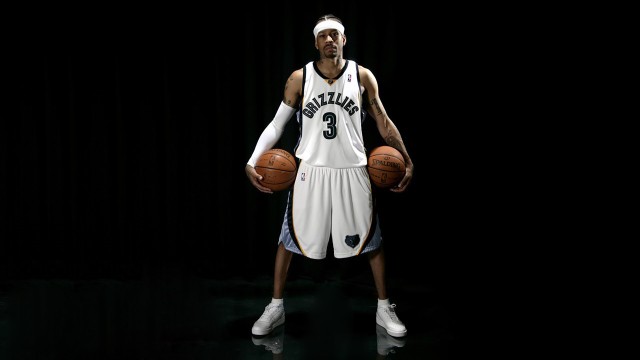 开云官网-体坛记忆｜逆袭名场面！巴赫拉姆耍阴招被扣分，莫里飞膝逆袭引爆全场